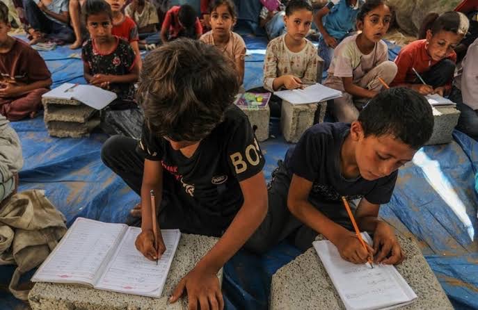 آموزش در خط مقدم بحران؛ وقتی مدرسه زیر سایه ناامنی، نابرابری و اختلال دوام می‌آورد