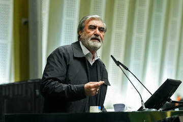 عزیزی:اگر دشمن زبان دیپلماسی نمی‌فهمد، زبان میدان معادلات را تغییر می‌دهد