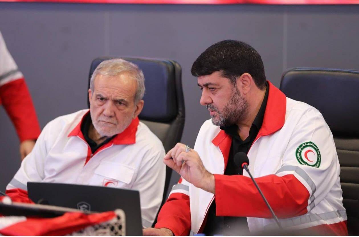 شرحی از عملکرد هلال‌احمر در جنگ تحمیلی در حضور رئیس جمهور؛ انتقال ۷۱۴۴ مجروح به مراکز درمانی
