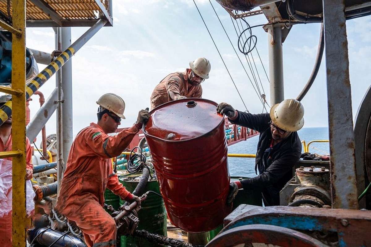 سخنگوی صادرکنندگان فرآورده‌های نفتی: قیمت واقعی نفت اروپا ۱۲۵ دلار و بیش از ۱۴۰ دلار در آسیا است
