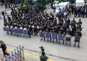 تنش شدید در آنکارا؛ حمله پلیس ترکیه به مقر حزب جمهوری‌خواه