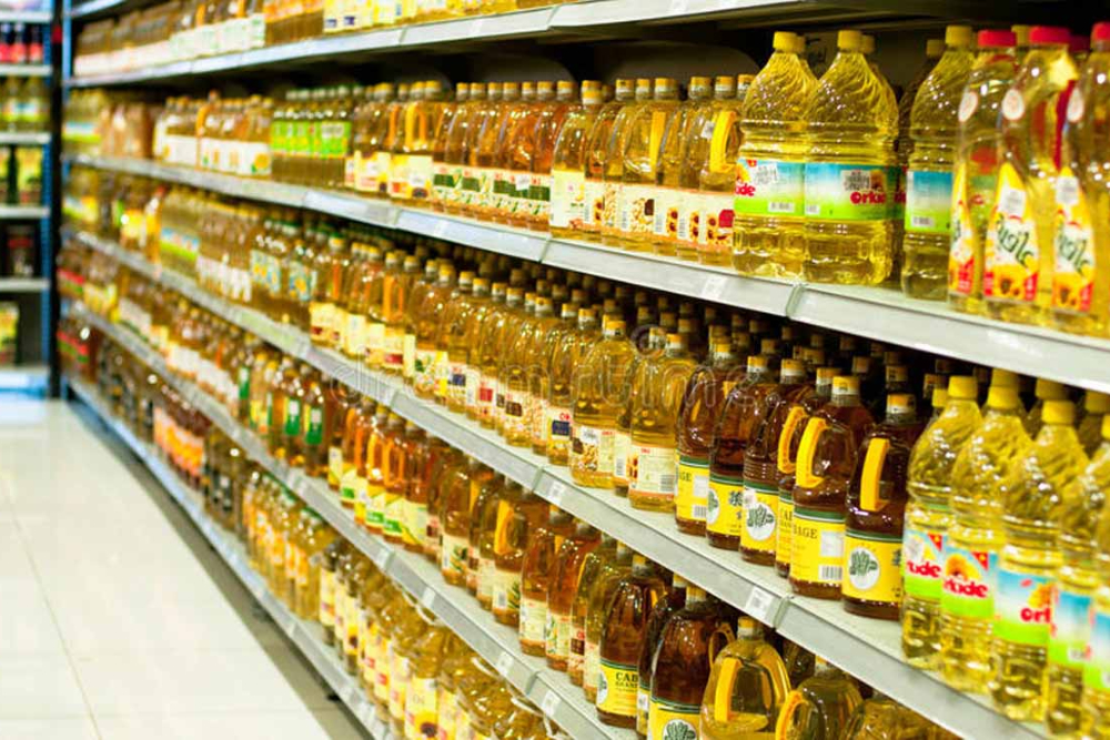رئیس اتحادیه بنکداران مواد غذایی: کمبودی در توزیع روغن و شکر نداریم