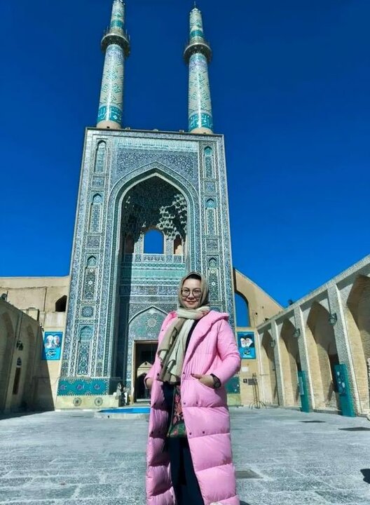 زن چینی در ایران مدرسه می‌سازد