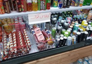 کالباس خوک در ویترین فروشگاهی در جلفا!