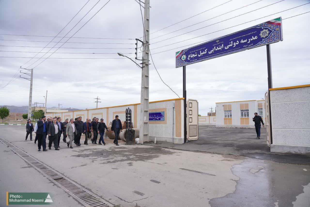بازدید مدیرعامل سازمان منطقه آزاد ارس از مدارس شهدای خدمت و کمیل شجاع