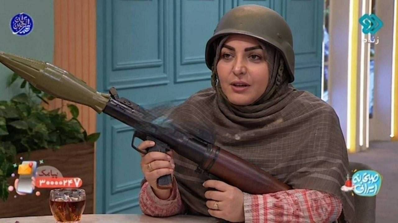 مجری صداوسیما با آرپی‌جی روی آنتن آمد!