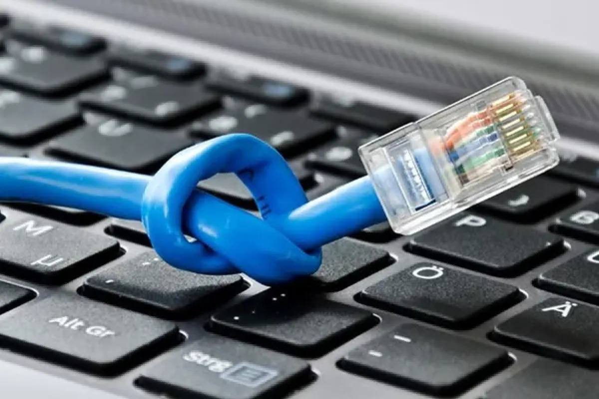 سرافراز: وقتی رئیس‌جمهور نتوانست اینترنت را حل کند، معاونش هم نمی‌تواند