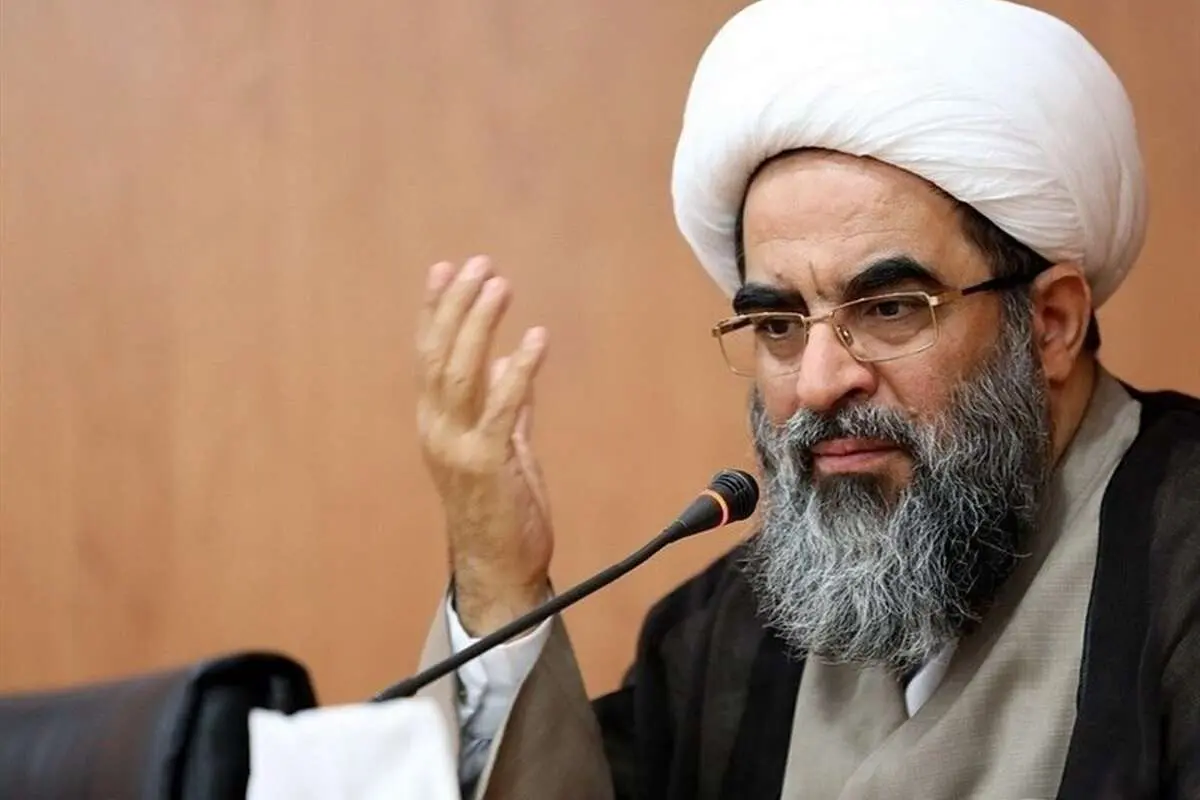 فاضل لنکرانی: وقت خطر، کسی حق ندارد مردم را با حجاب و بی‌حجاب جدا کند