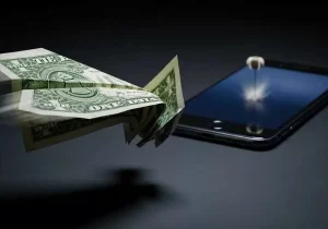 گوشی از کالای مصرفی به کالای لوکس تبدیل شد؛ وقتی یک موبایل برابر چند ماه حقوق قیمت دارد