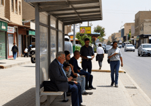 چرا سایه‌بان ایستگاه‌های اتوبوس در گرمای تابستان به یک مطالبه جدی تبدیل شده است؟