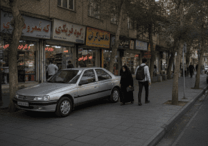 پیاده‌روهای تبریز زیر سایه خودروها؛ وقتی مسیر عابران به محل توقف تبدیل می‌شود