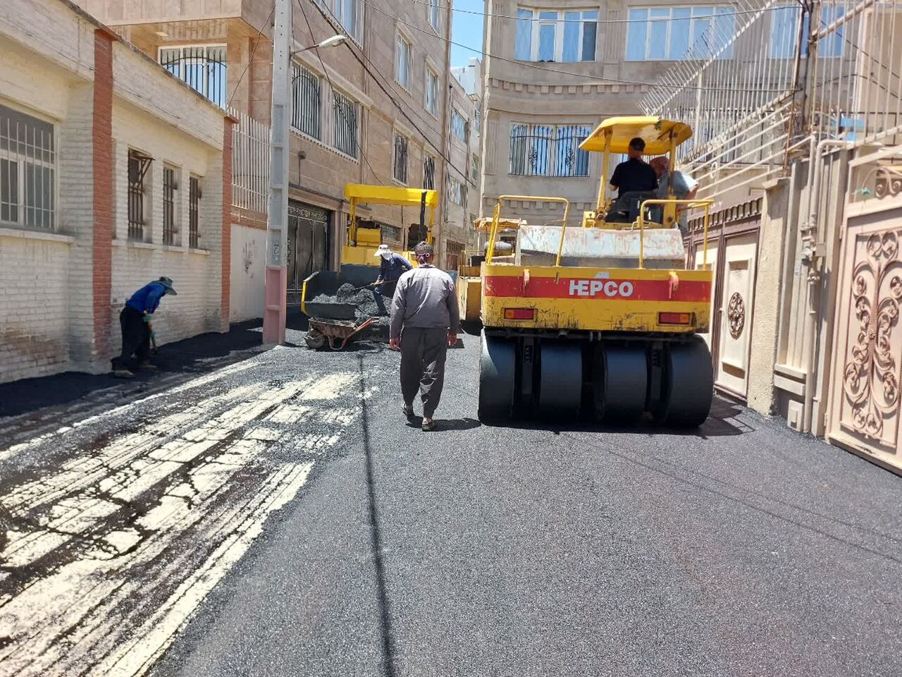 زنجان زیر چرخ توسعه؛ ۲۰ هزار تن آسفالت در سطح شهر پخش شد
