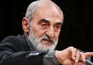 شریعتمداری: تیم مذاکره‌کننده با ترک میز، ترامپ را تحقیر کند