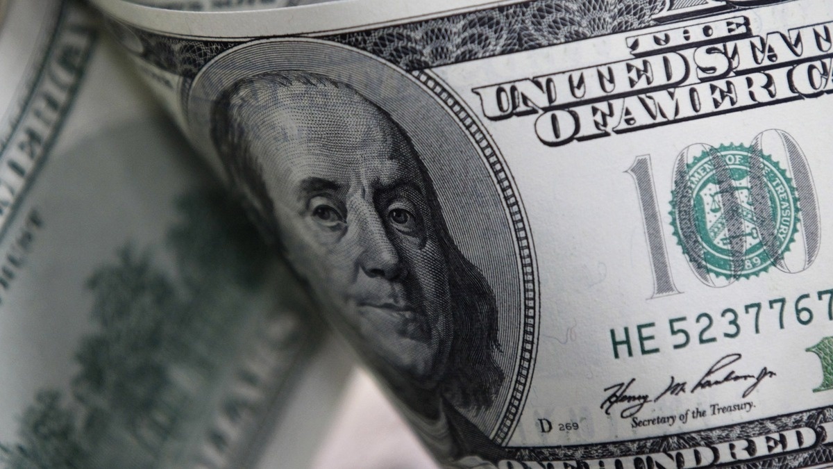 دلار در مسیر صعود بازگشت؛ تردید معامله‌گران قیمت را به کانال ۱۷۰ هزار رساند