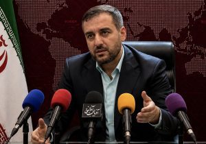 اقتصاد دانشگاهی باید از کلاس درس عبور کند و به حل مسائل واقعی جامعه برسد