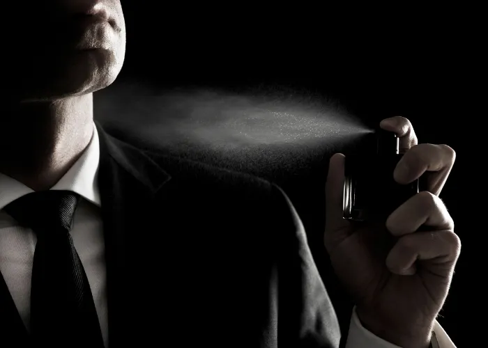 هرگز عطر را روی گردن اسپری نکنید!