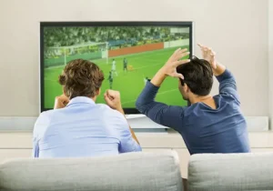 فوتبال با طعم گرانی؛ قیمت تنقلات یک شب، هر نفری تا بیش از یک میلیون تومان!