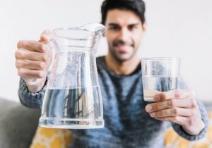حتی اگر تشنه نیستید آب بنوشید