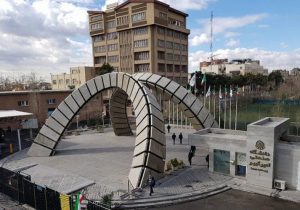 دانشجوی دانشگاه امیرکبیر به دلیل اهانت به پرچم ایران اخراج شد