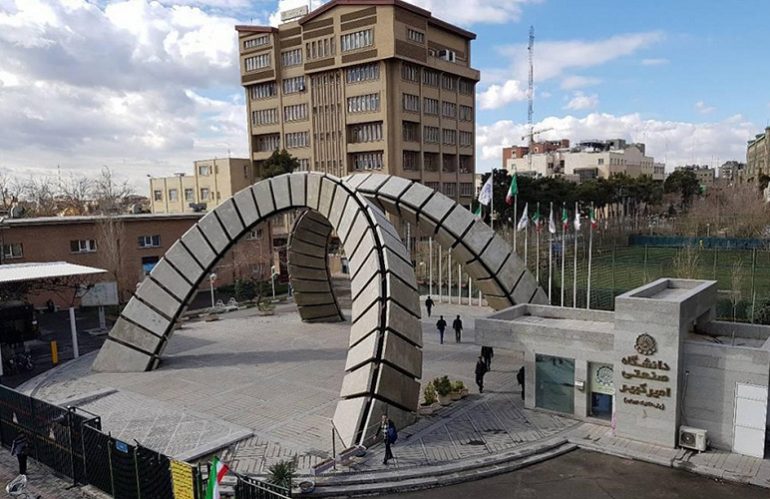 دانشجوی دانشگاه امیرکبیر به دلیل اهانت به پرچم ایران اخراج شد