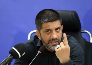 علیرضا دبیر: ایرانی‌های خارج از کشور را باید «ادب» کرد؛ عامل نتیجه نگرفتن تیم ملی هستند