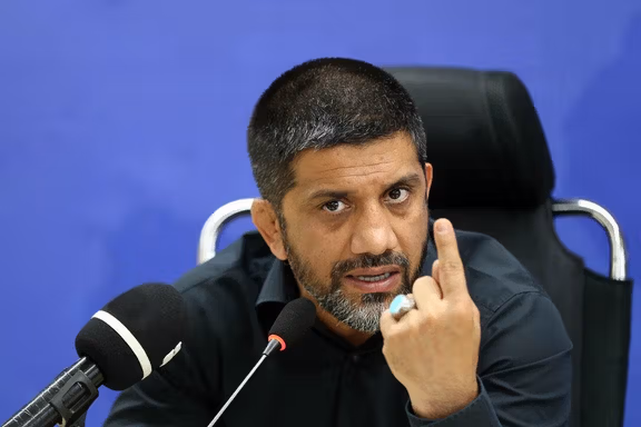 علیرضا دبیر: ایرانی‌های خارج از کشور را باید «ادب» کرد؛ عامل نتیجه نگرفتن تیم ملی هستند