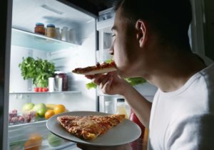 هزینه سنگین غذا خوردن در ساعات پایانی شب
