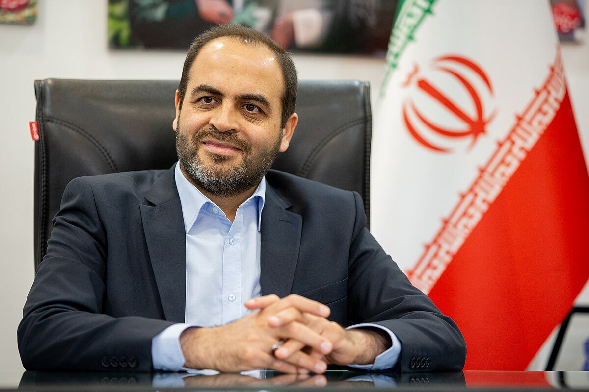 رستمی: گرانی خودرو قابل توجیه نیست؛ فاصله کارخانه تا بازار مردم را متضرر کرده است