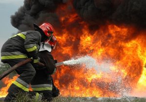 آتش‌سوزی در شهرک صنعتی علی‌آباد زنجان؛ عملیات اطفا ادامه دارد