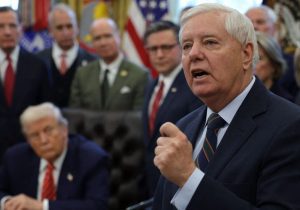 ترامپ: پزشکان گفتند بخشی از بدن لیندسی گراهام  منفجر شده است