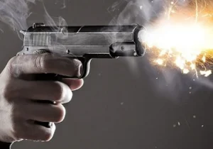 قتل هولناک با اسلحه بر سر اختلاف مالی؛ قاتل و همدستش پس از ۸ ماه فرار دستگیر شدند