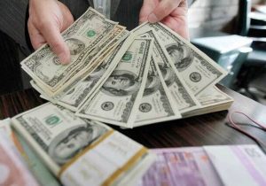 افزایش دوباره قیمت دلار؛ بازار درگیر نوسانات سیاسی
