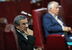 از مجمع تشخیص تا سفارت قطر؛ تداوم حضورهای عمومی احمدی‌نژاد پس از شایعات حصر خانگی