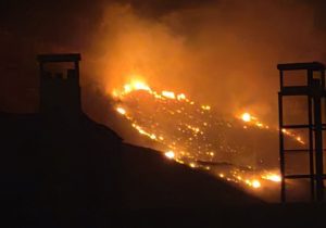 کوه دراک شیراز به دلایل نامعلوم در حال آتش‌سوزی!