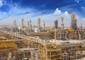 پالایشگاه‌ها بدون مشکل در حال فعالیت؛ بازگشت پالایشگاه آسیب‌دیده تا یک ماه آینده