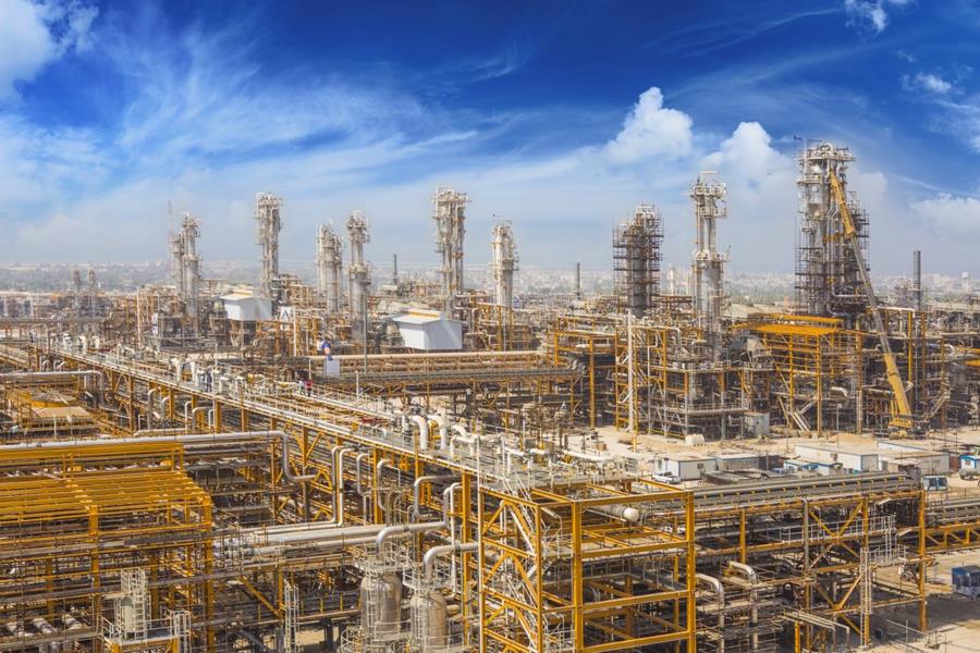 پالایشگاه‌ها بدون مشکل در حال فعالیت؛ بازگشت پالایشگاه آسیب‌دیده تا یک ماه آینده