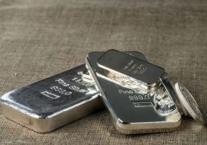 کاهش قیمت نقره؛ شمش ۵۰ گرمی در کانال ۲۳ میلیونی