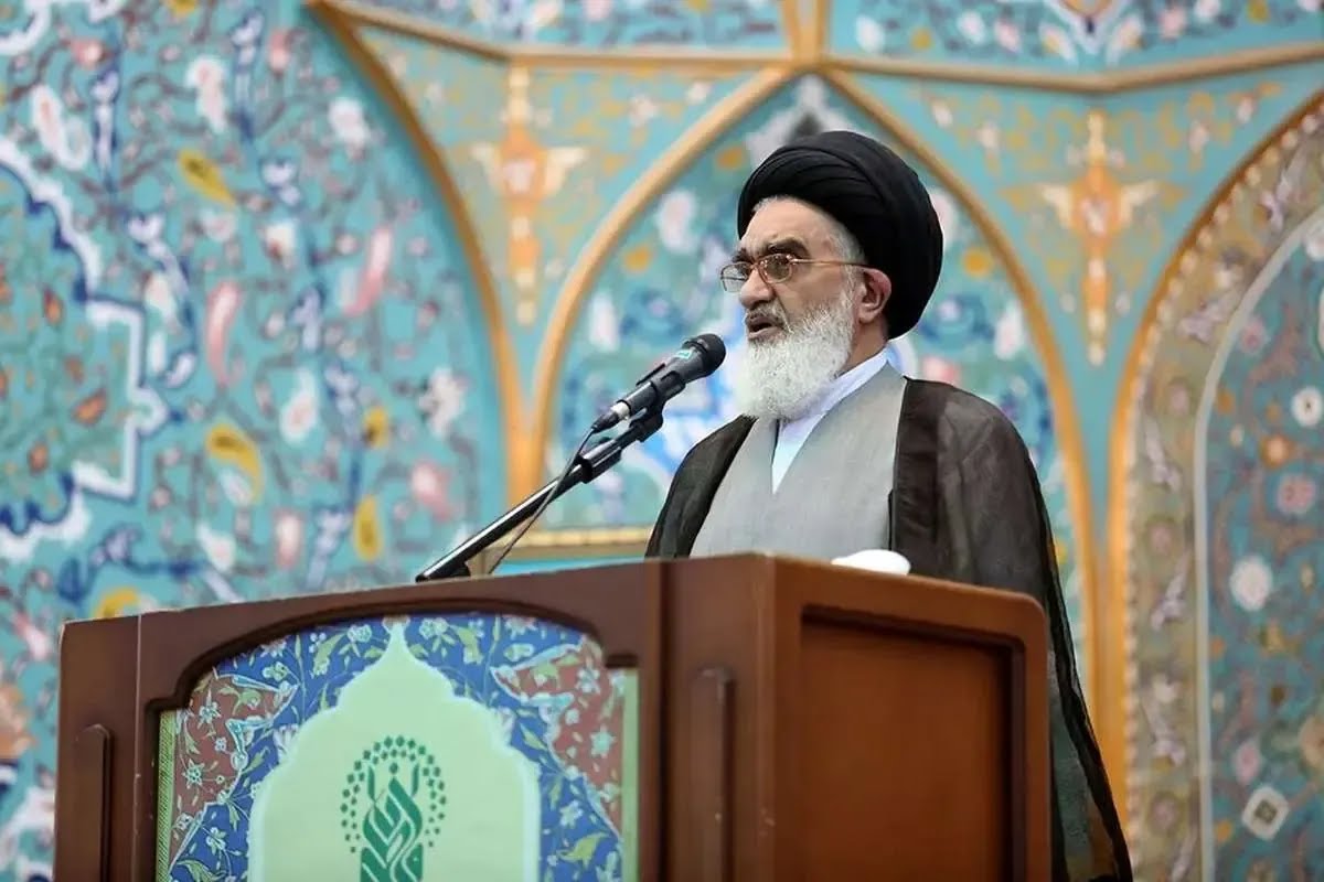 امام جمعه قم: بی‌حجابی محصول فرهنگ غربی است که در دوران رضاخان تحمیل شد