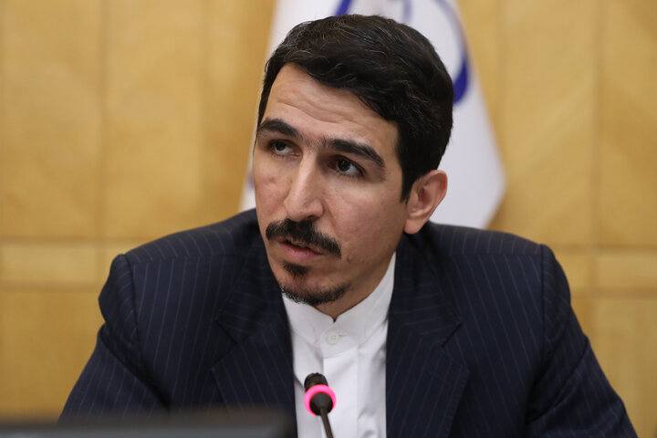 نماینده مجلس: دولت در آستانه اجرای بنزین ۱۰ هزار تومانی است