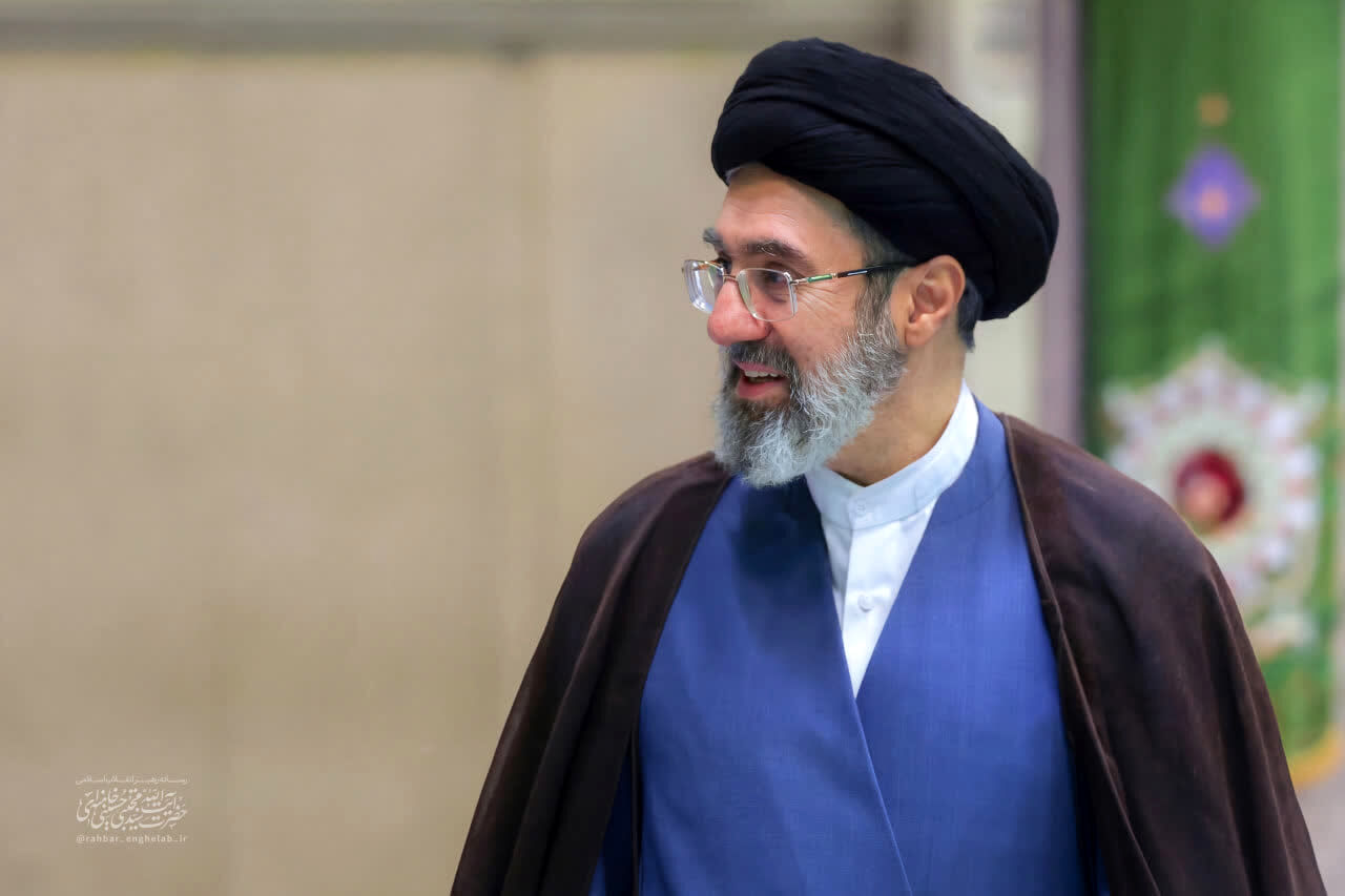 رهبر انقلاب: امضای رئیس‌جمهور آمریکا اعتباری ندارد؛ دشمن نباید هیچ نشانه‌ای از ضعف در ایران ببیند