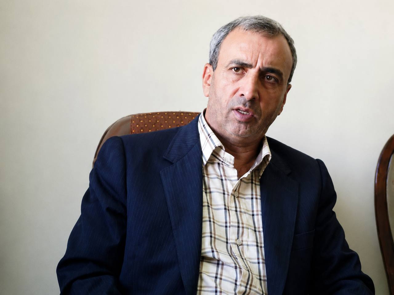 نماینده سابق مجلس: کار زنان ایرانی به فروش گیسوانشان رسیده؛ مقصر طرفداران جنگ و تحریم هستند