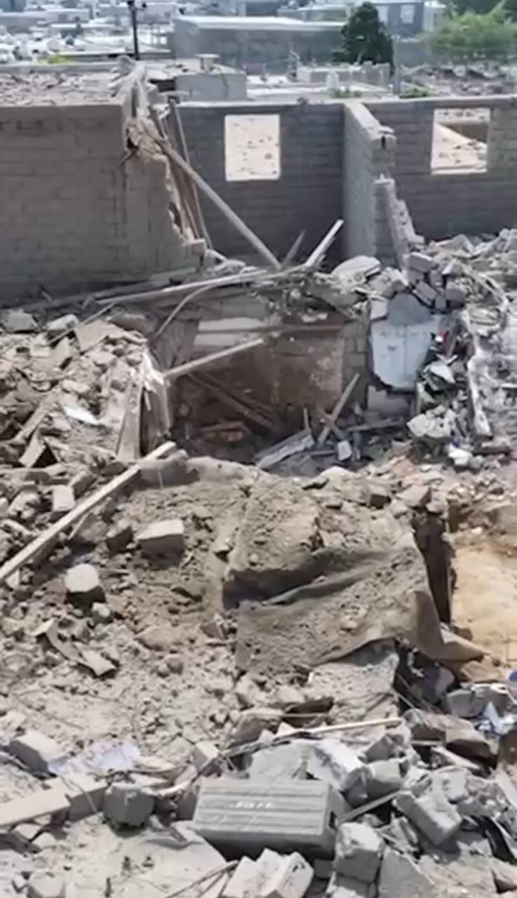 حمله ی دشمن به یک منزل مسکونی در قشم؛ پدر، مادر و کودک ۲ ساله جان باختند