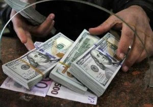 قیمت دلار جهش زد و به ۱۷۴ هزار تومان رسید