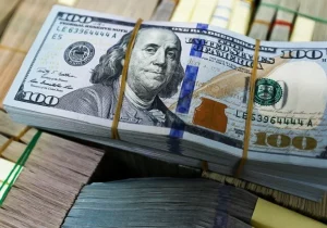 دلار در آغاز هفته عقب‌نشینی کرد؛ افت قیمت در سایه کاهش تنش‌ها