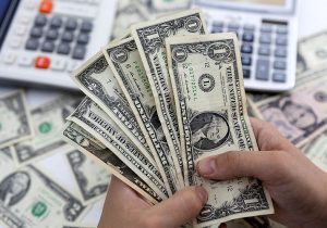 نوسان دلار میان آتش جنگ
