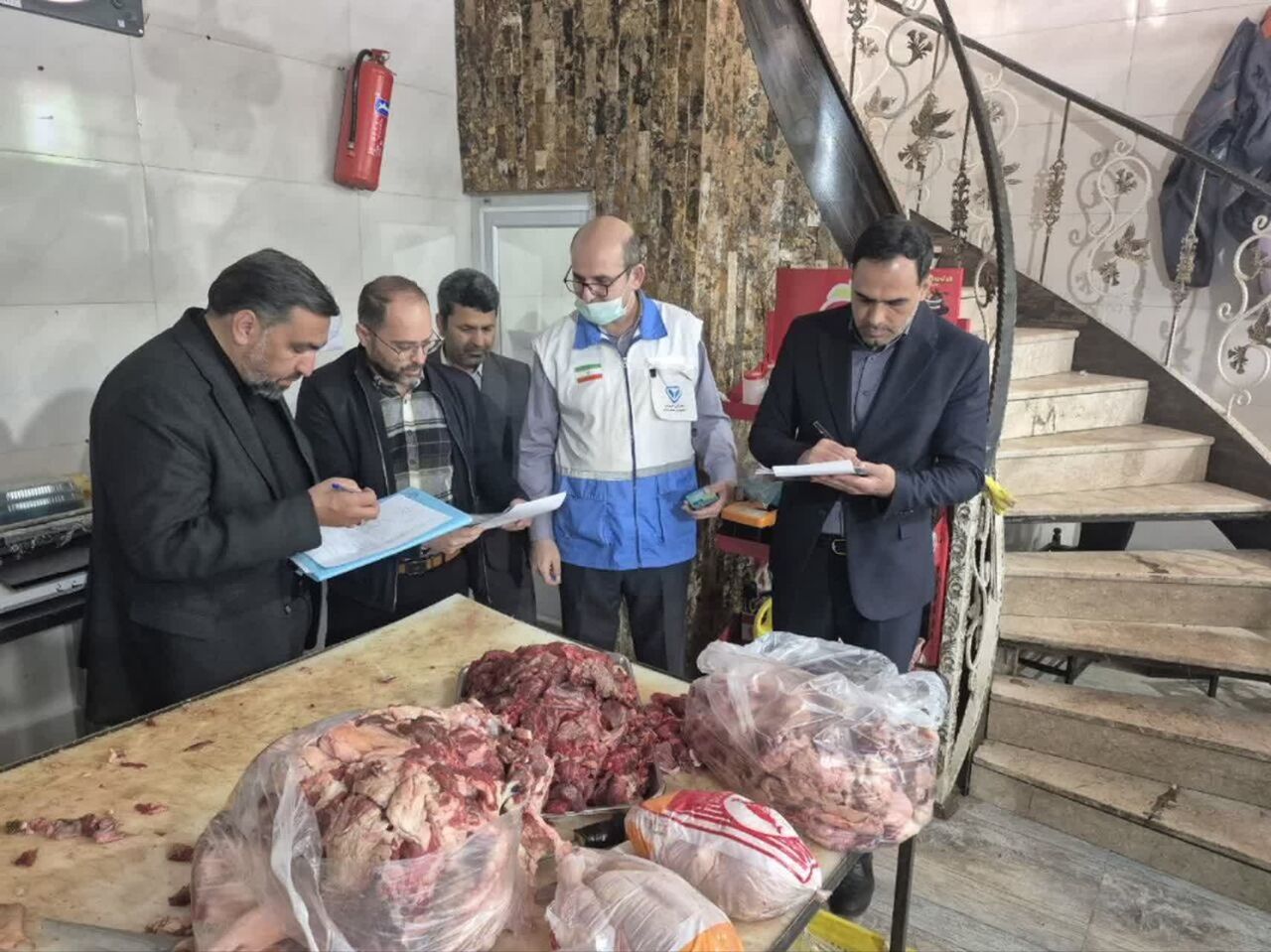 ۱۱۸۱ کیلوگرم مواد غذایی فاسد در زنجان معدوم شد