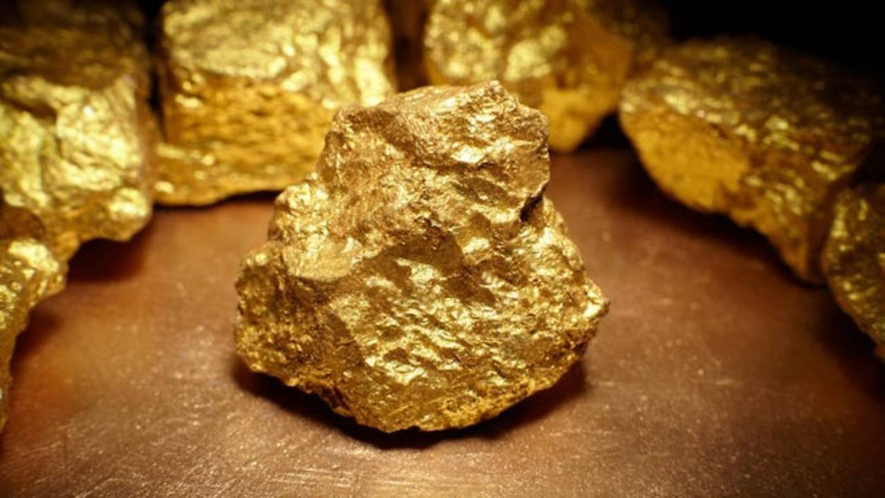 خوی در آستانه پیوستن به جمع تولیدکنندگان طلا؛ هدف‌گذاری تولید سالانه ۴۰۰ کیلوگرم