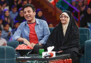عمو پورنگ در غم از دست دادن مادرش سیاه‌پوش شد