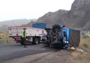 حادثه در سه‌راه راژان ارومیه؛ واژگونی نیسان با یک فوتی و ۶ مصدوم