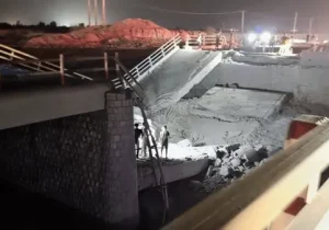 تمامی پل‌های ارتباطی بندرعباس و بندر خمیر مورد حمله آمریکا قرار گرفت